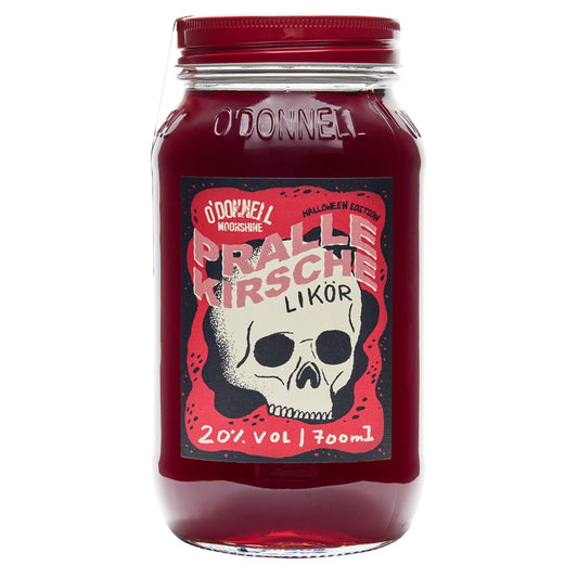 Pralle Kirsche Likör auf einem Weißem Hintergrund